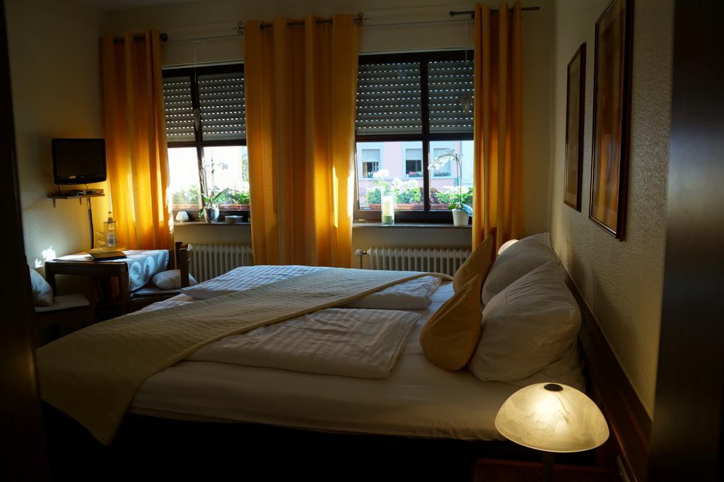 Hotel Restaurant Zunftstube Saarburg Oda fotoğraf