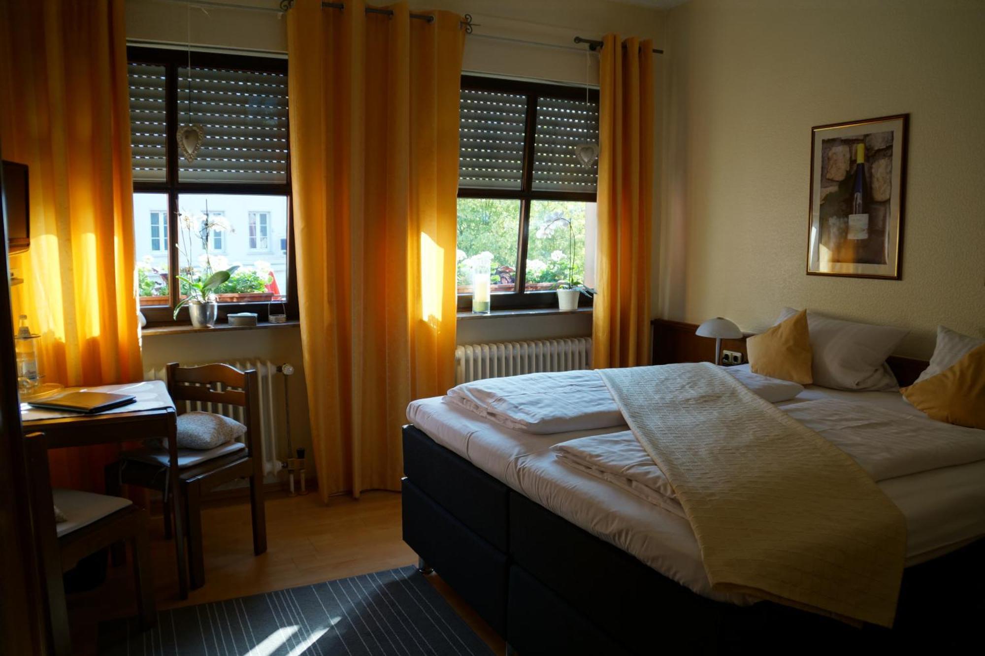 Hotel Restaurant Zunftstube Saarburg Oda fotoğraf